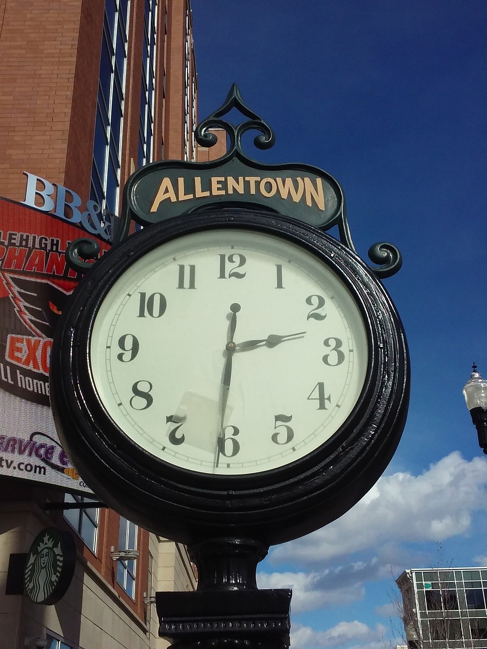 Image - clock allentown center city urban