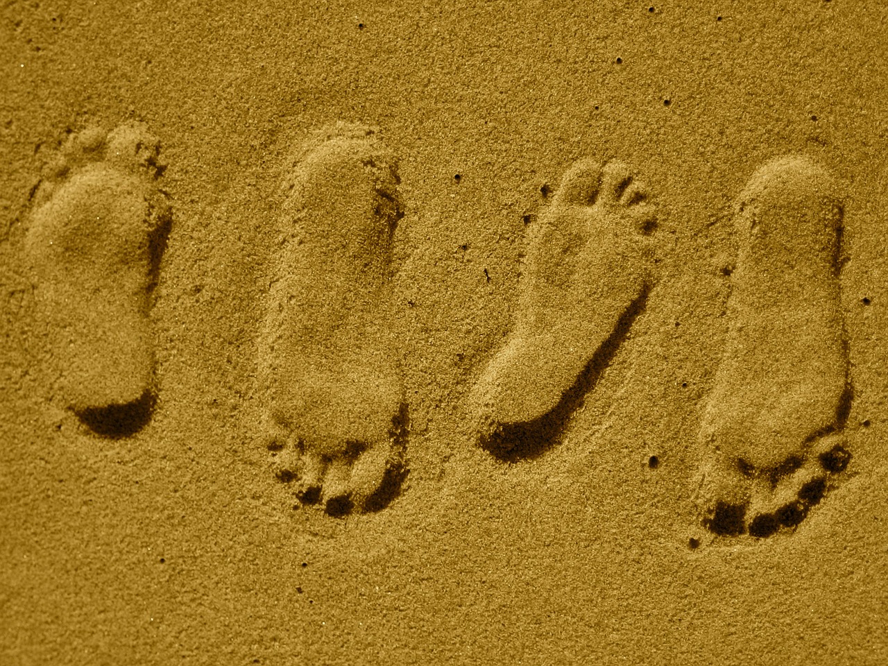 Image - footprints steps sand barefoot