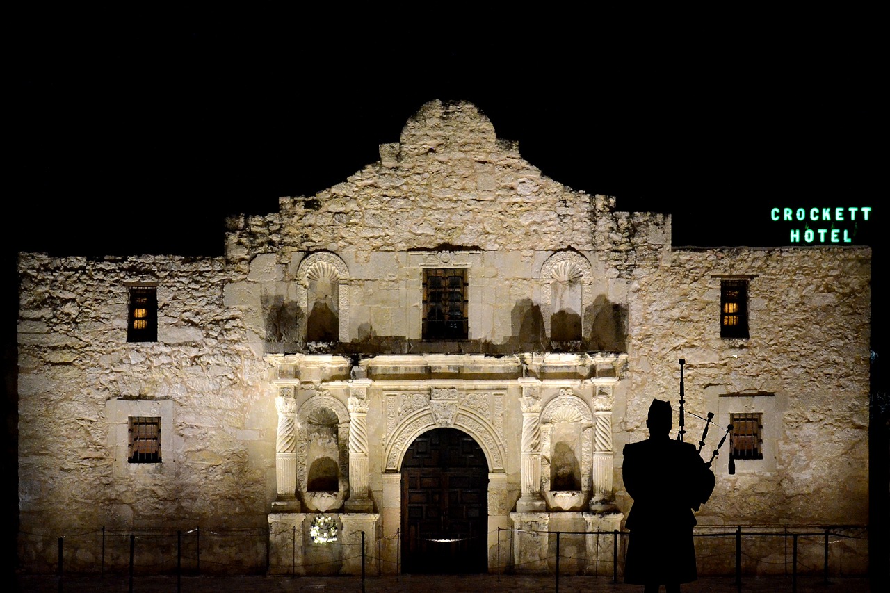 Image - alamo bagpipes piper building