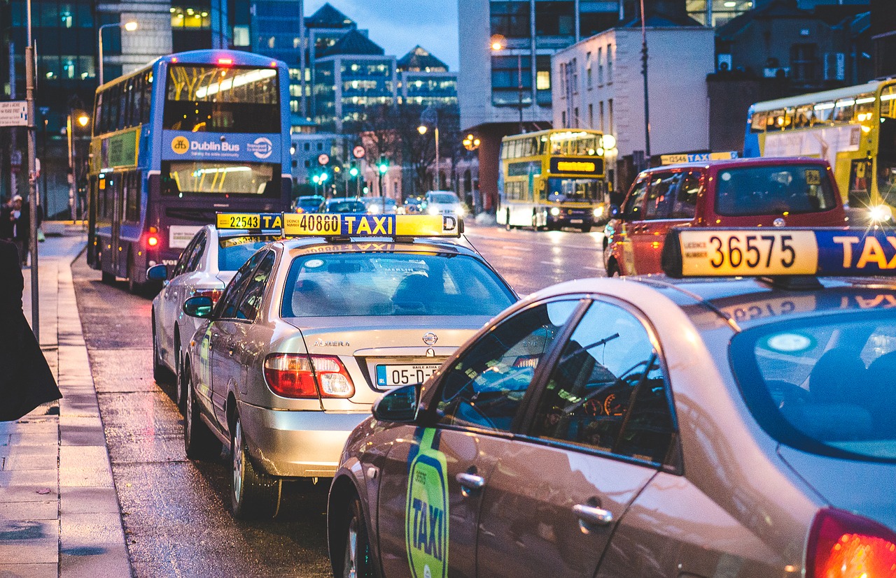 Image - taxi traffic night traffic jam