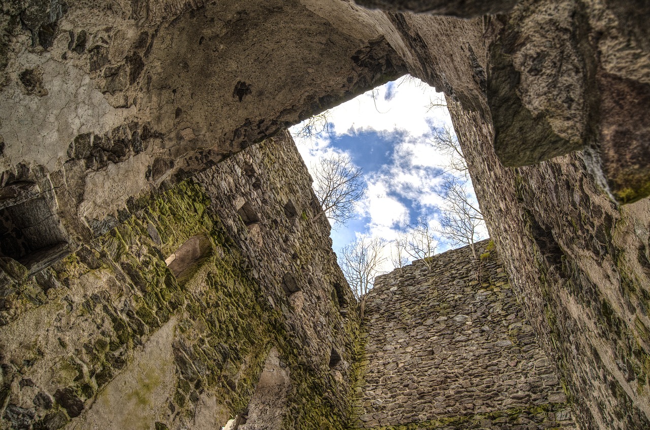 Image - ruin castle eye brick rock stone