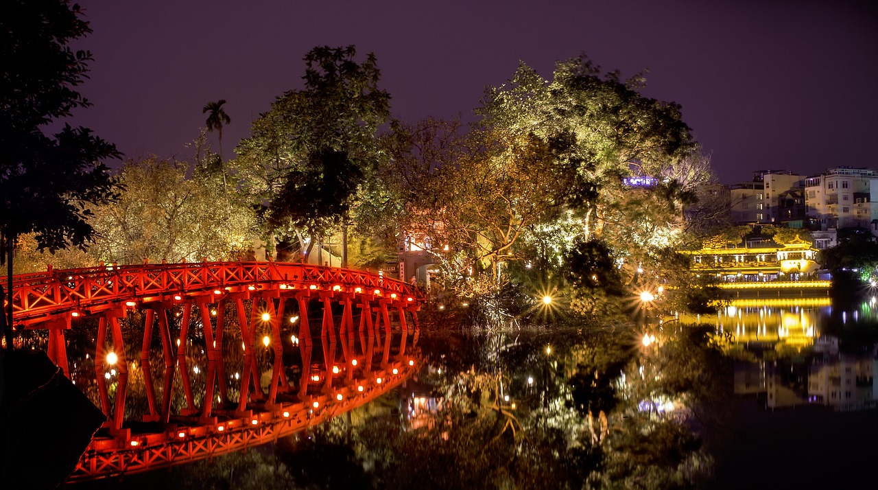 Image - thue huc bridge hoan kiem lake