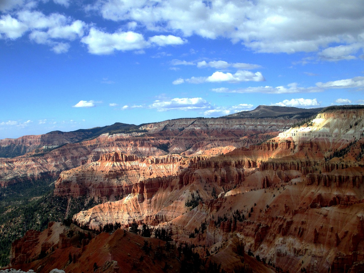 Image - scenic landscape red rock clouds