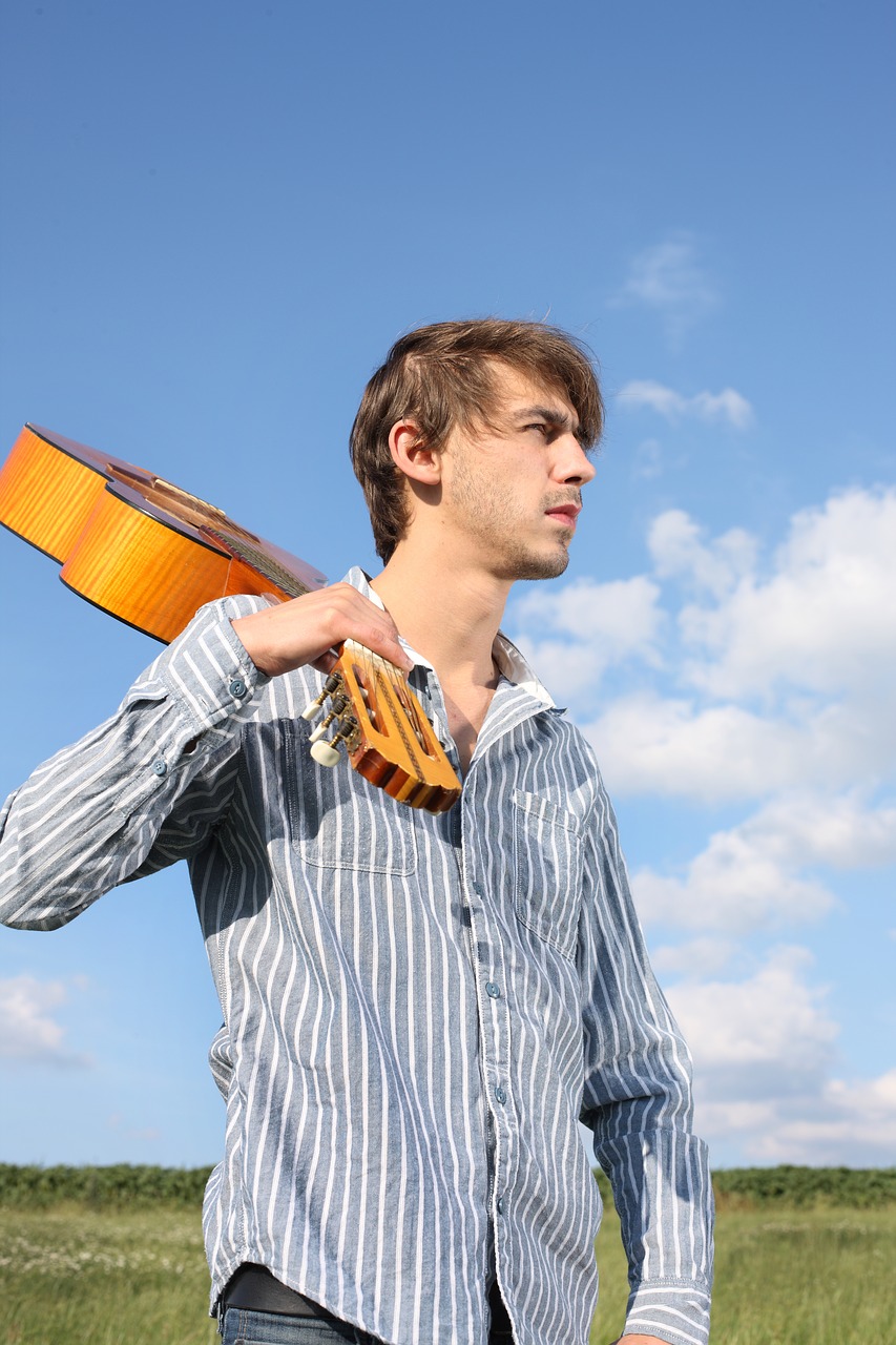 Image - bard man guitar standing musician