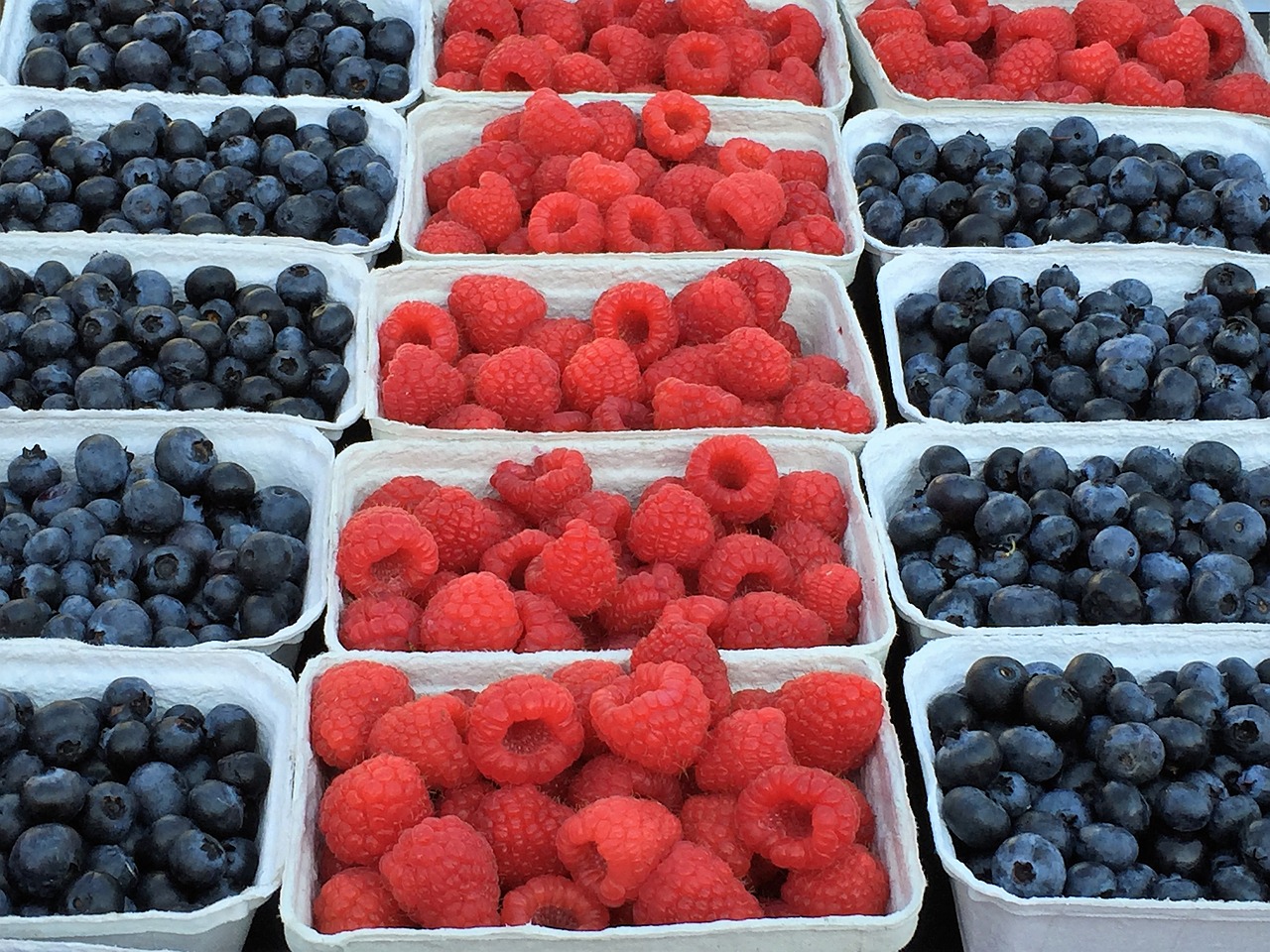 Image - raspberries blueberries healthy