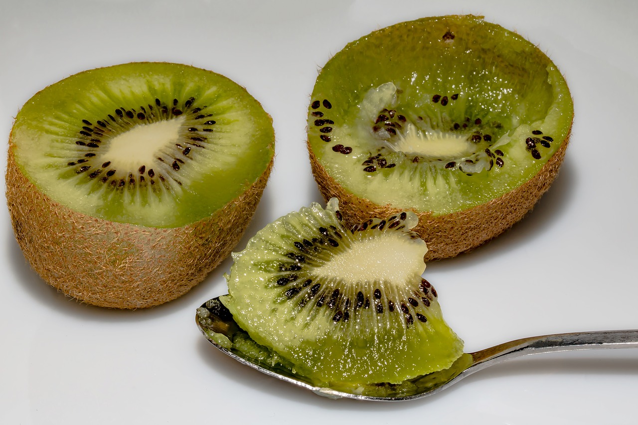 Image - kiwi kiwi halves chinese gooseberry