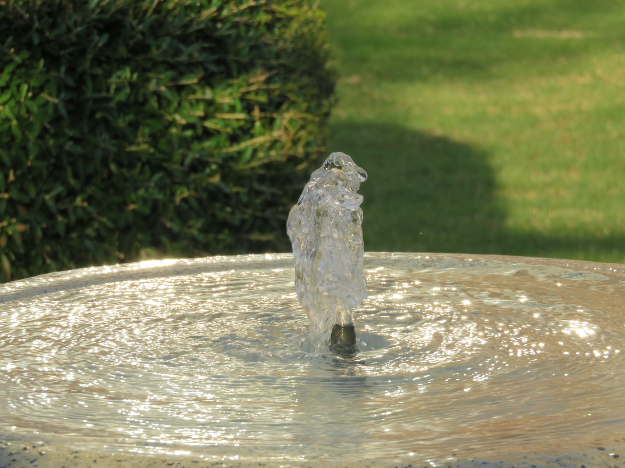 Image - water flow fountain white park