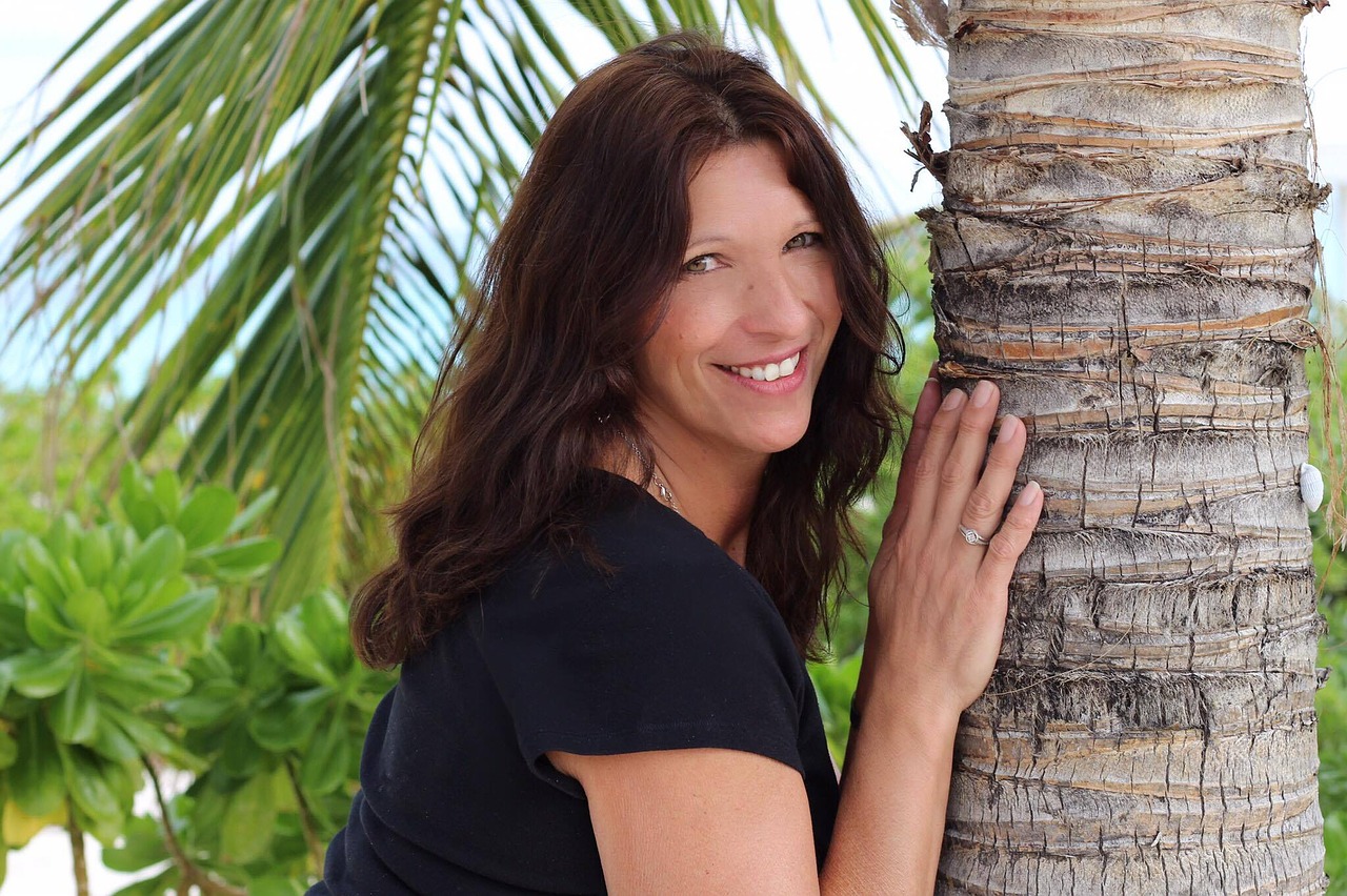 Image - brunet woman palm tree palm tree