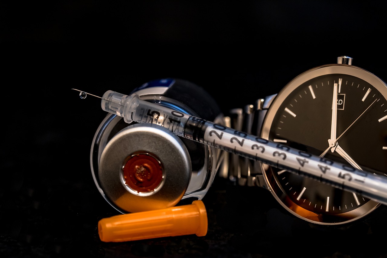 Image - insulin syringe diabetes insulin