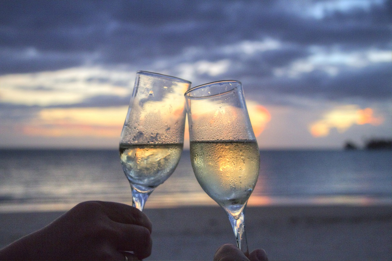 Image - glasses sparkling wine cheers