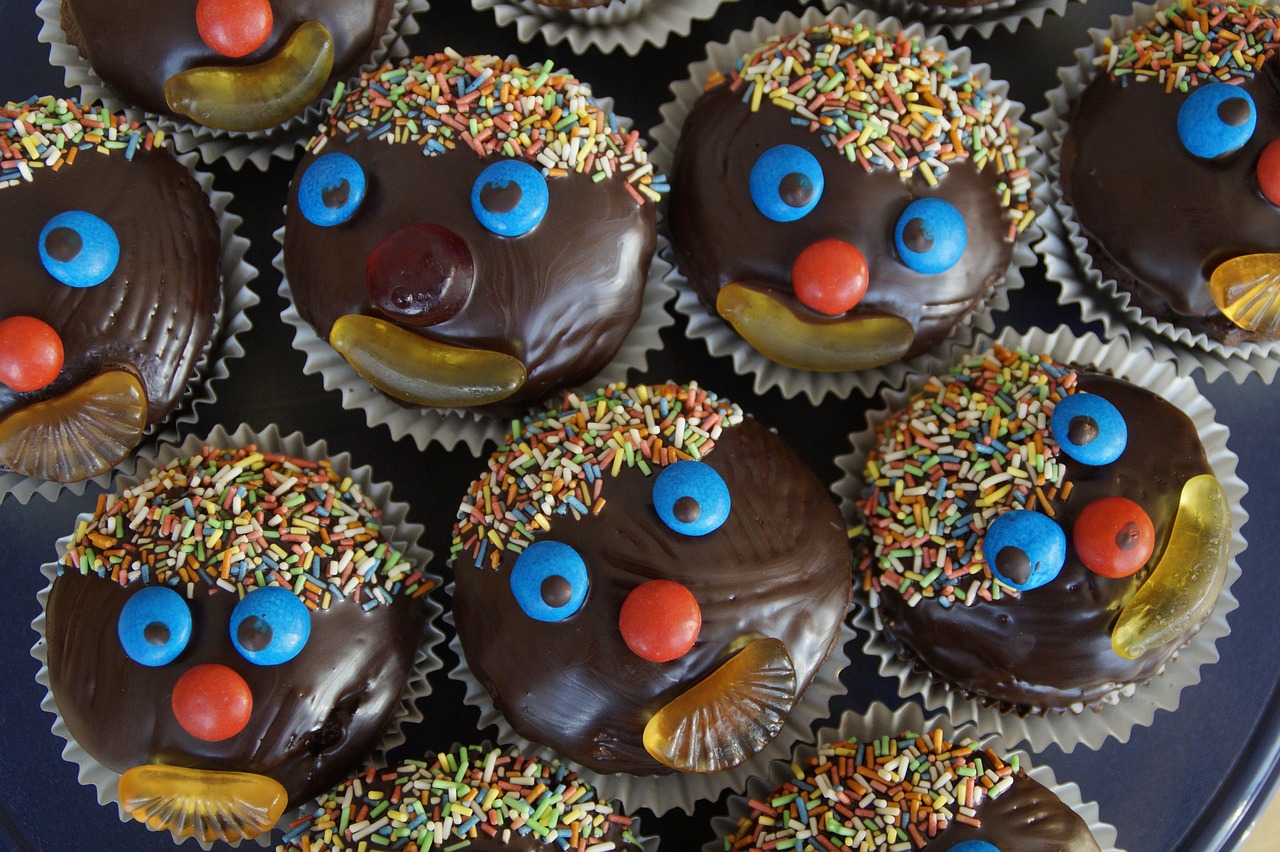 Image - schokomuffins muffins clown clowns