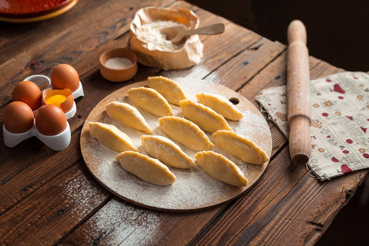 Image - cooking pies vareniki pelmeni cook