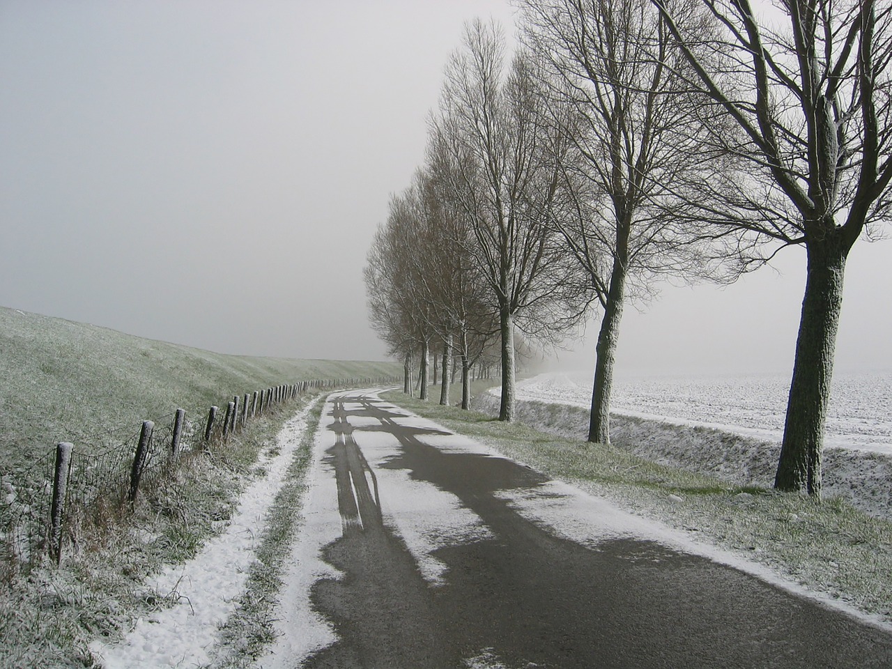 Image - snow polder new road beijerland fog