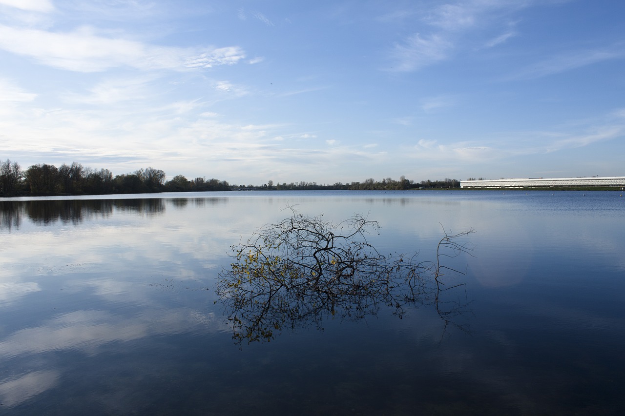 Image - bordeaux lake water