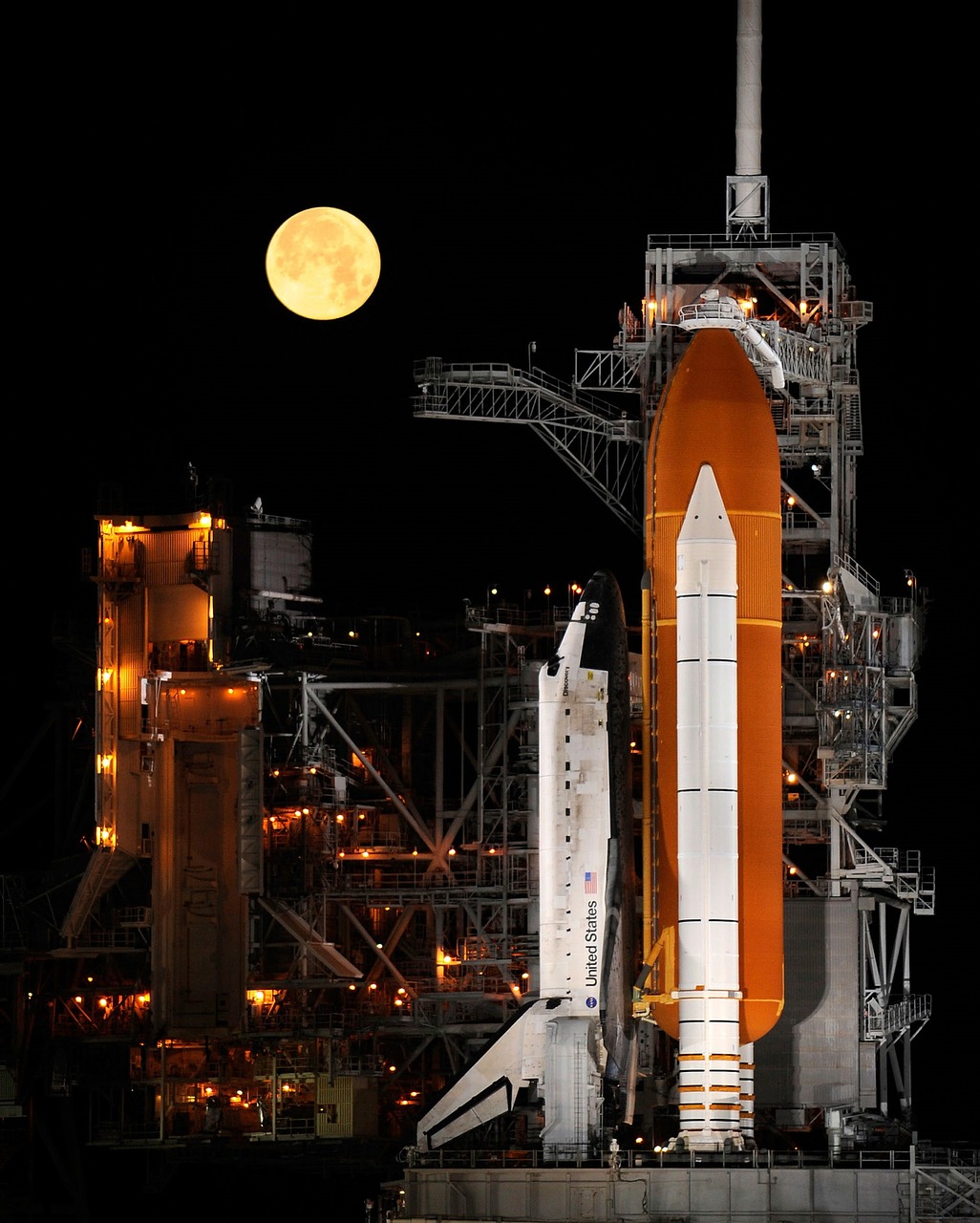 Image - space shuttle discovery night