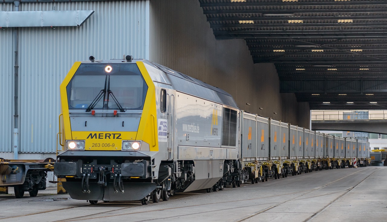 Image - locomotive freight train wagons