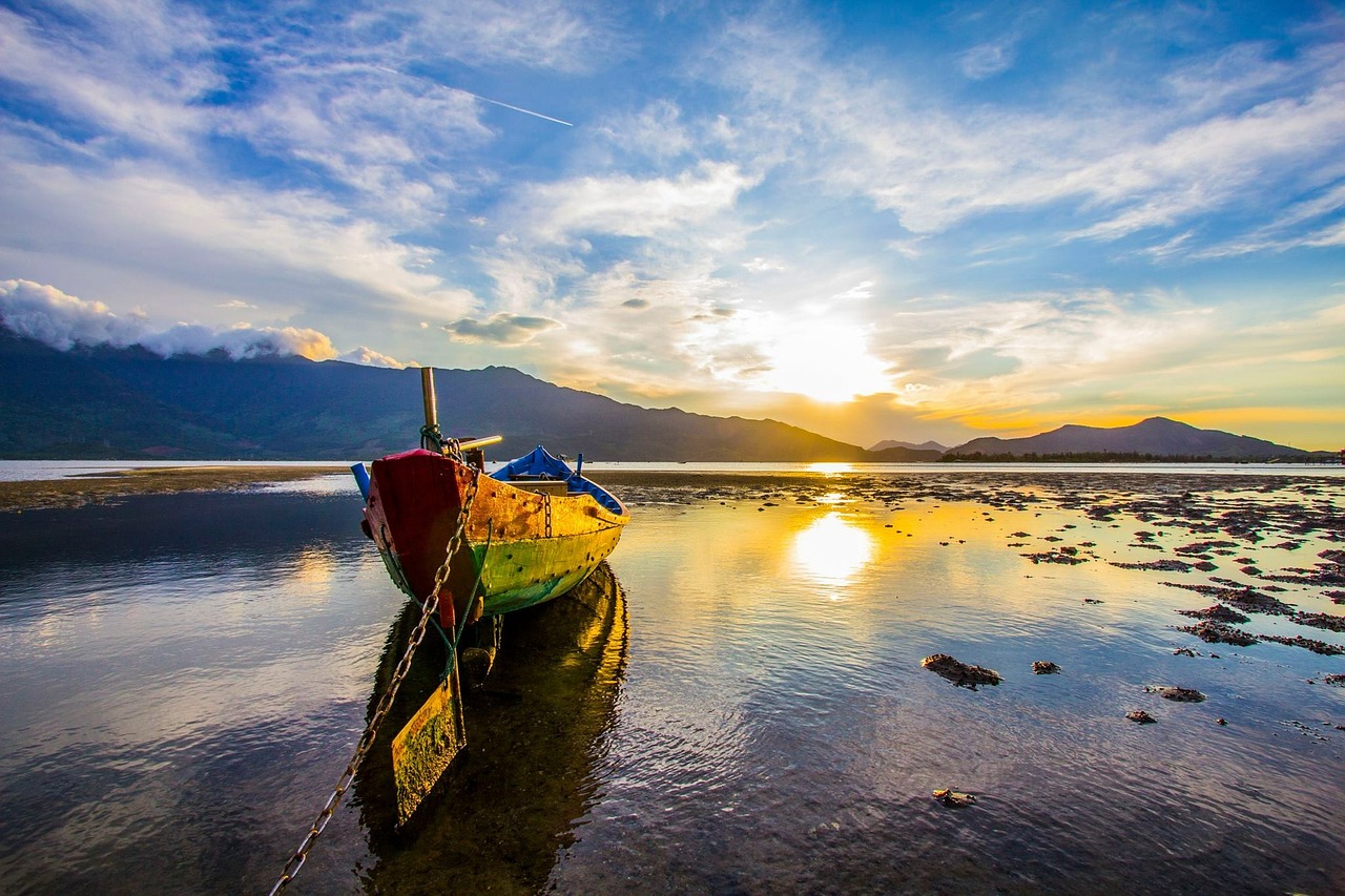 Image - sunset the boat vietnam wave