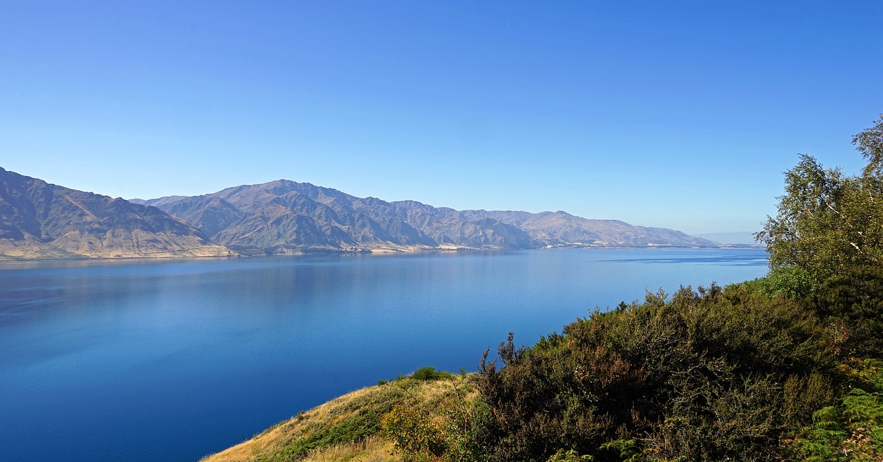 Image - lake hawea new zealand mountains