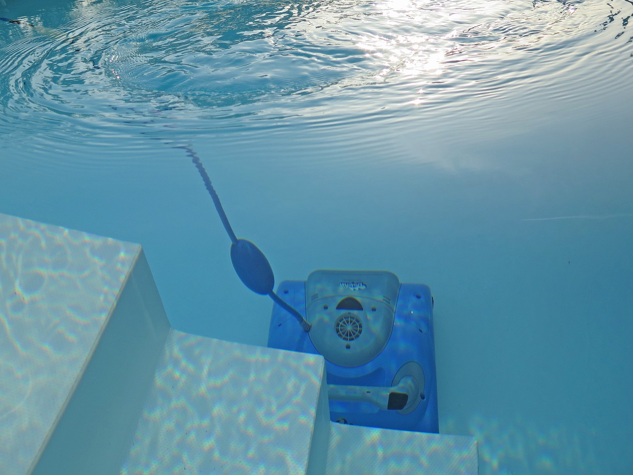 Image - swimming pool cleaning robot blue