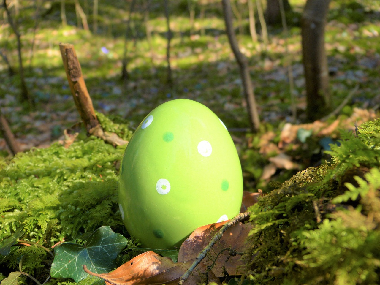 Image - easter egg ceramic green forest