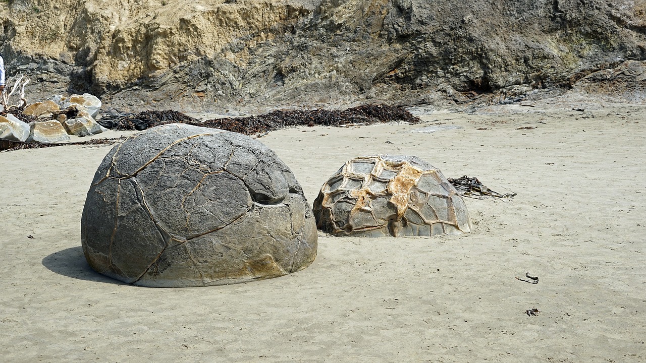 Image - moeraki boulders new zealand