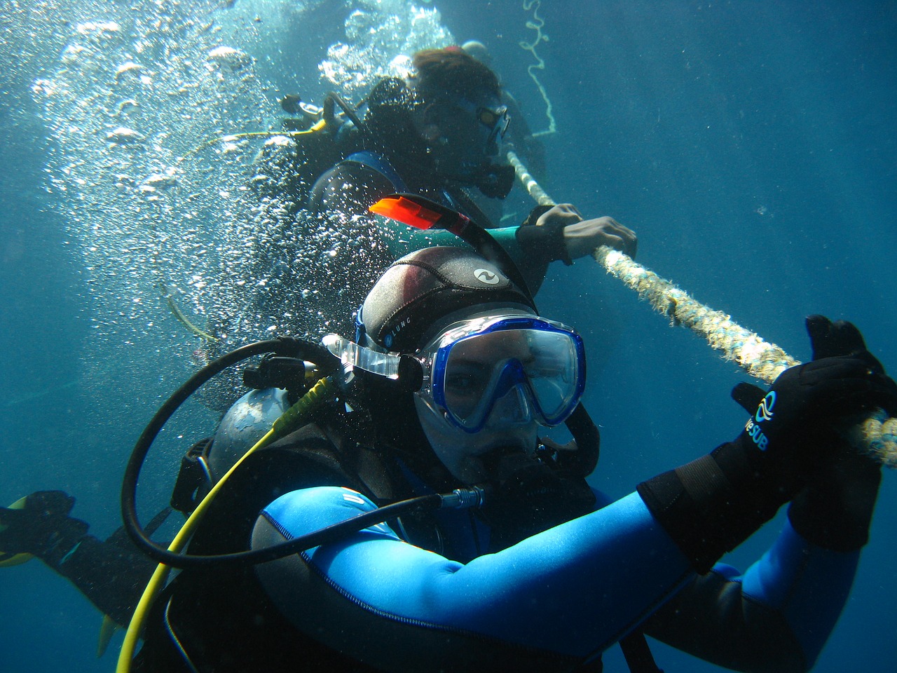 Image - underwater the descent rope sea