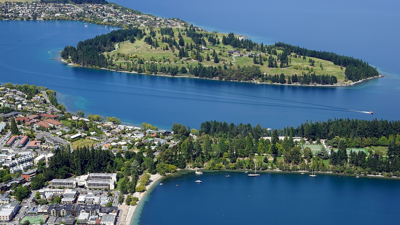 Image - lake wakatipu queenstown bobs peak