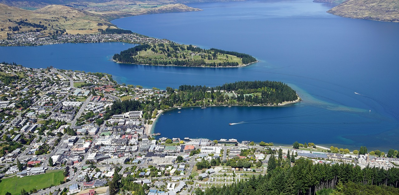 Image - lake wakatipu queenstown bobs peak