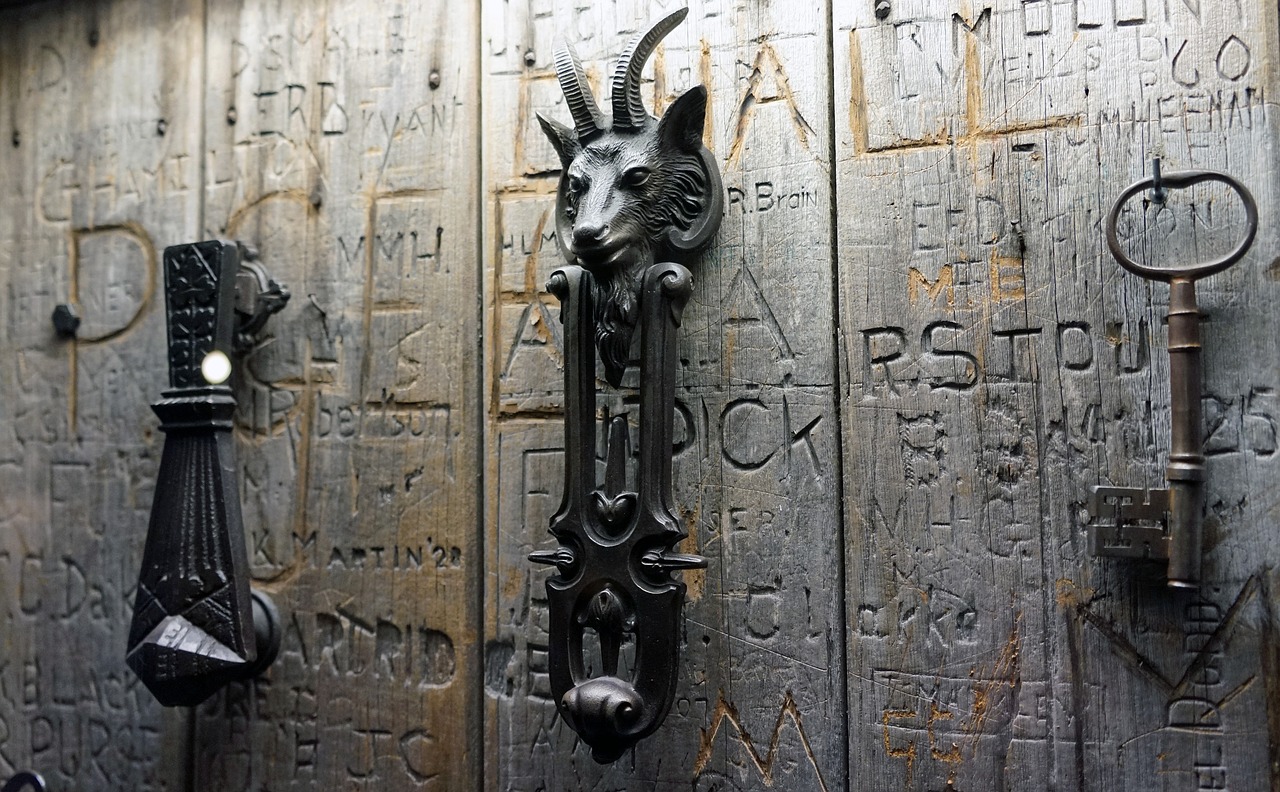 Image - doorknocker capricorn decorated key