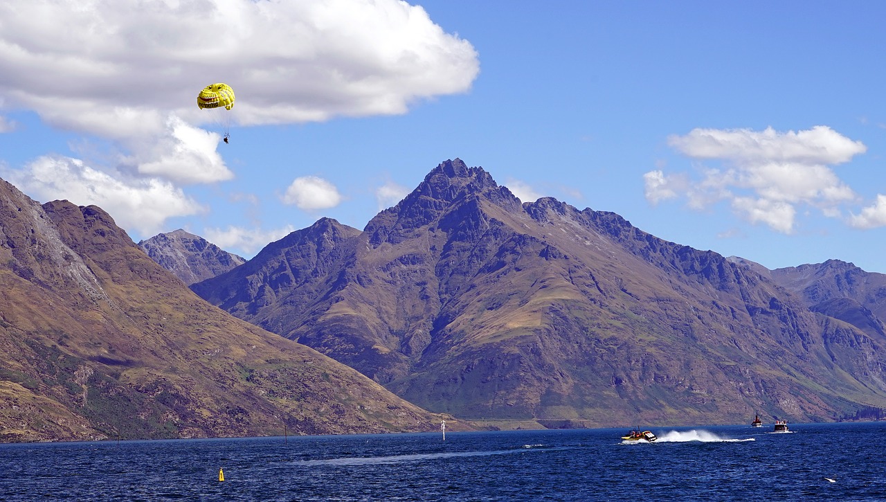 Image - parasailing lake mountains sport