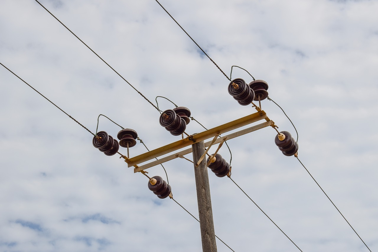 Image - pole wires telephone