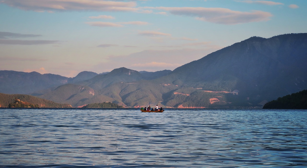 Image - in yunnan province lugu lake