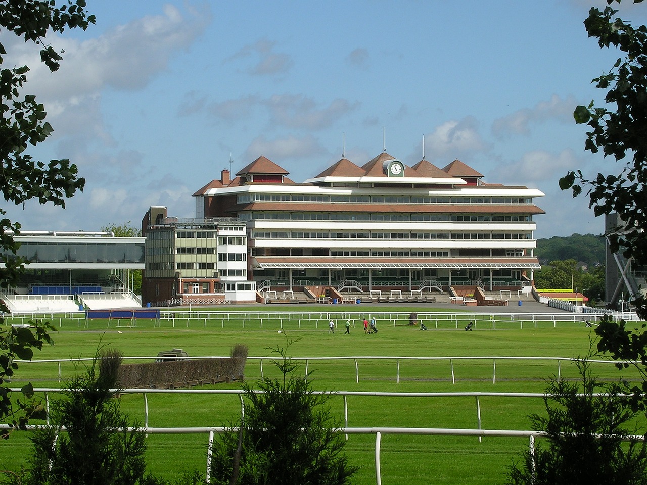 Image - newbury racecourse buildings