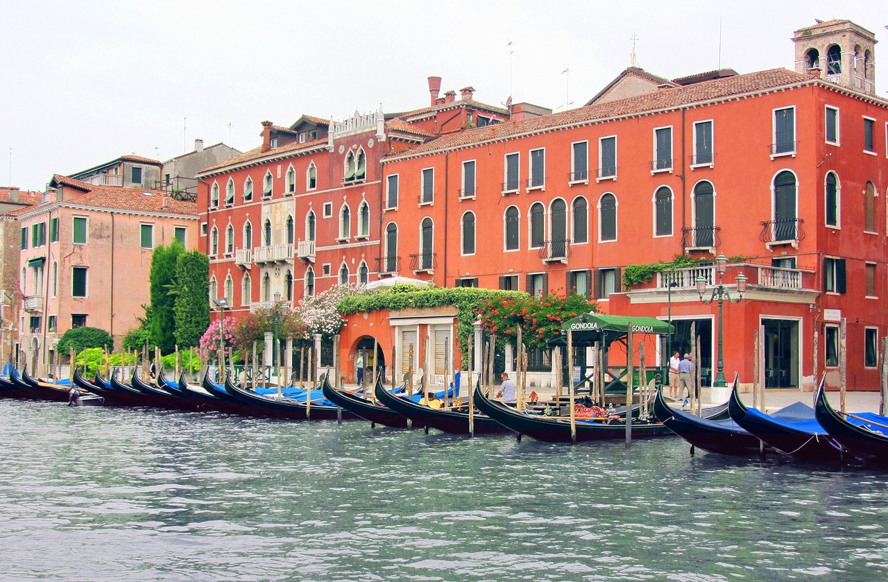 Image - venice italy channel gondola