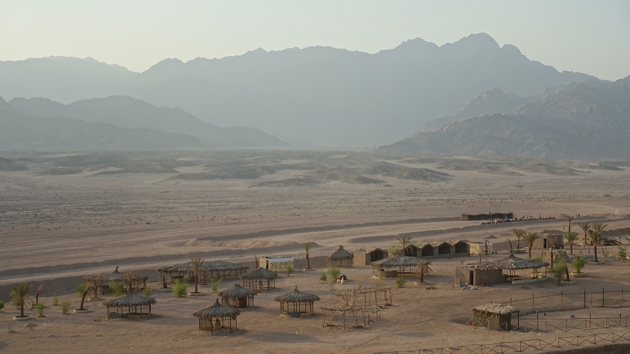 Image - tents mountains desert