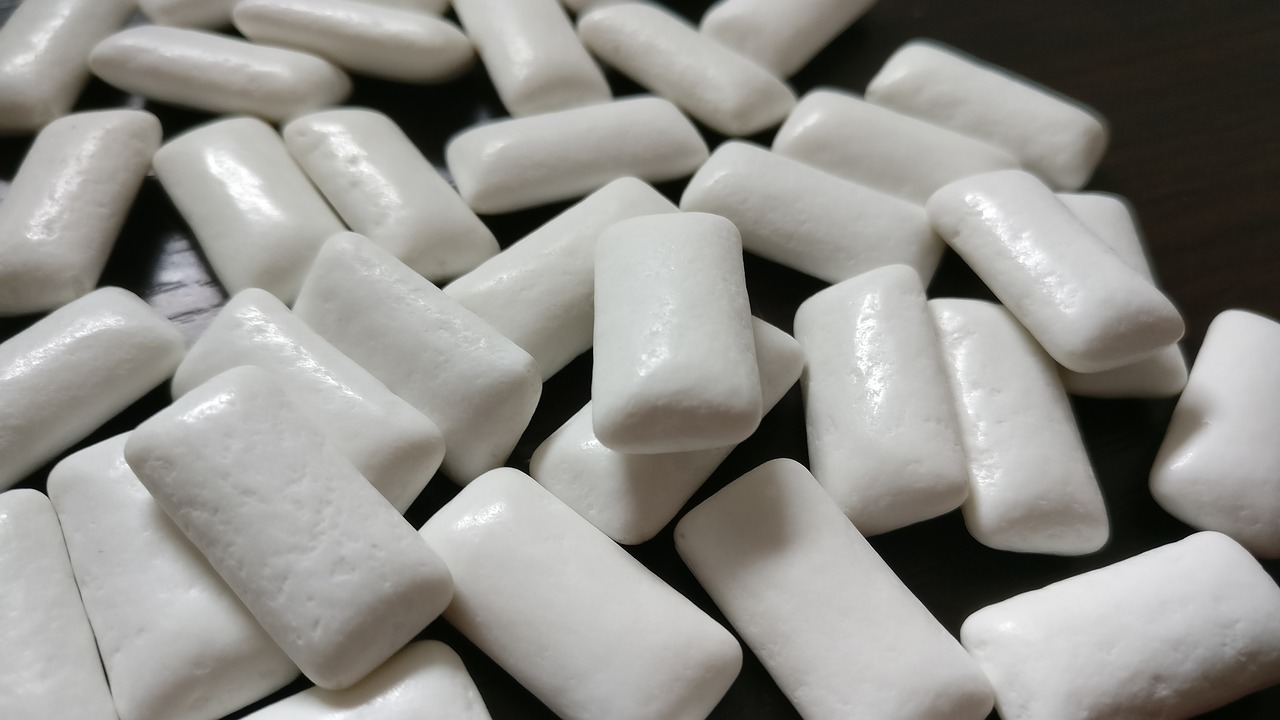 Image - chewing gum chew white