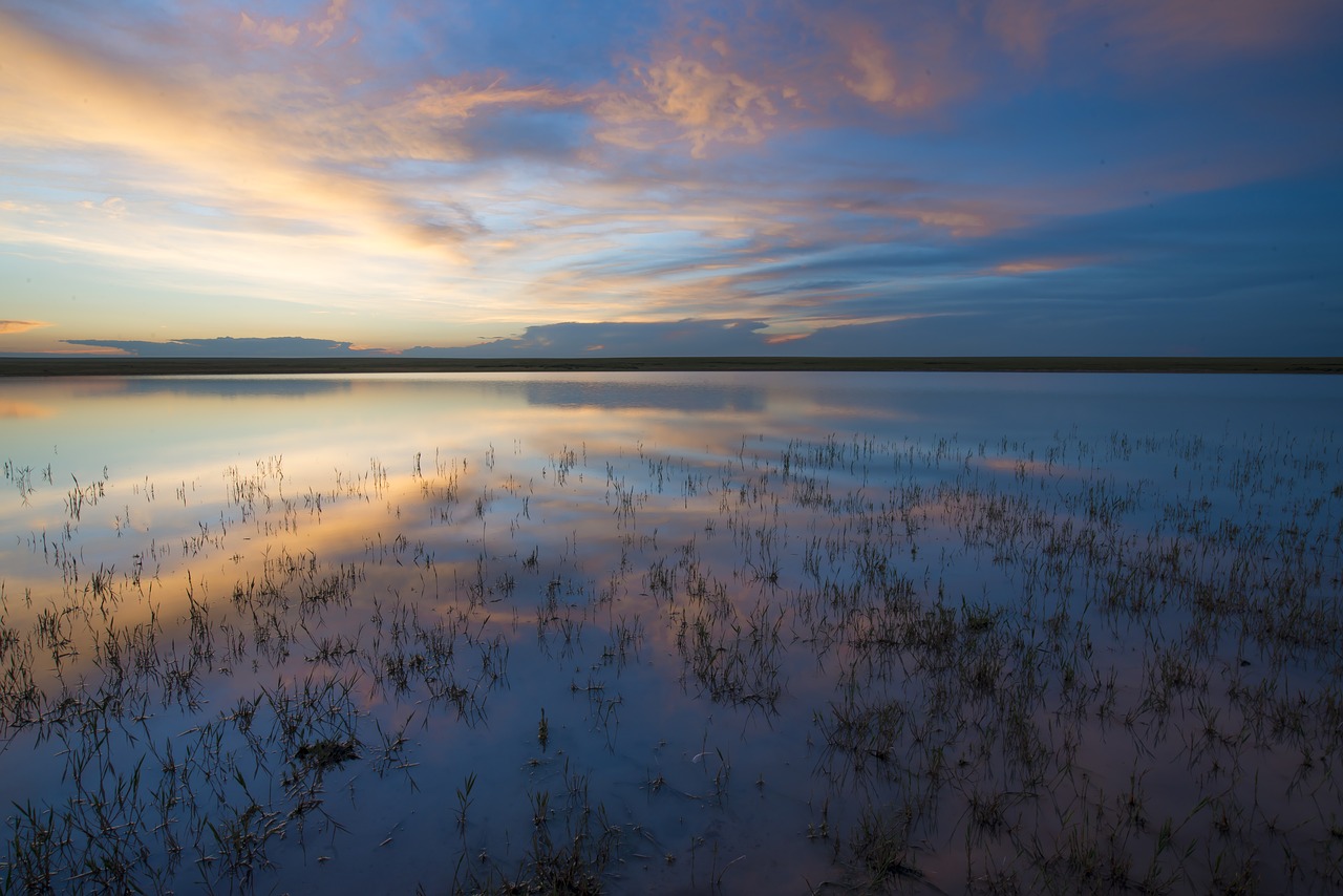 Image - water surface at dusk reflection