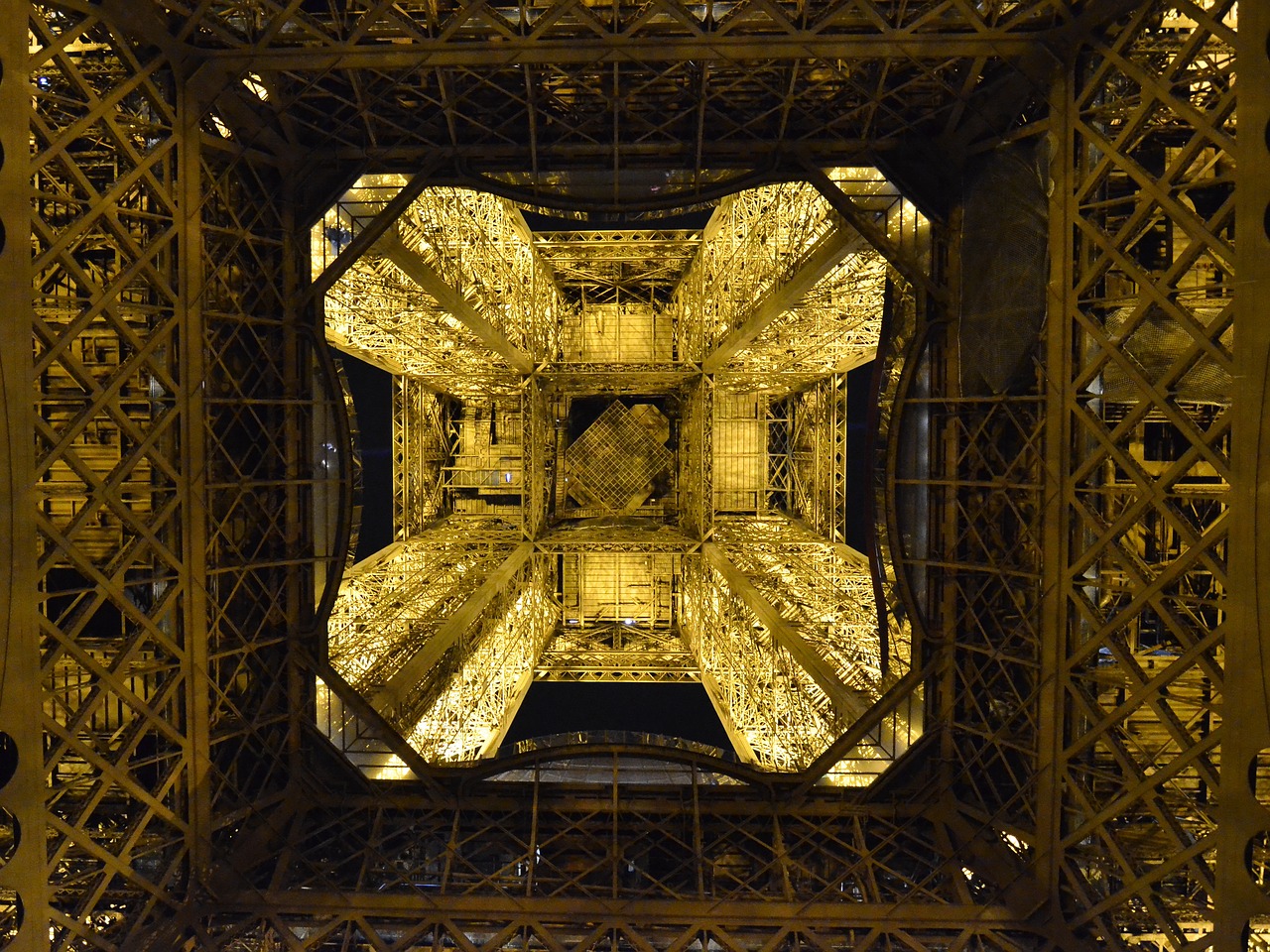 Image - paris eiffel tower perspective