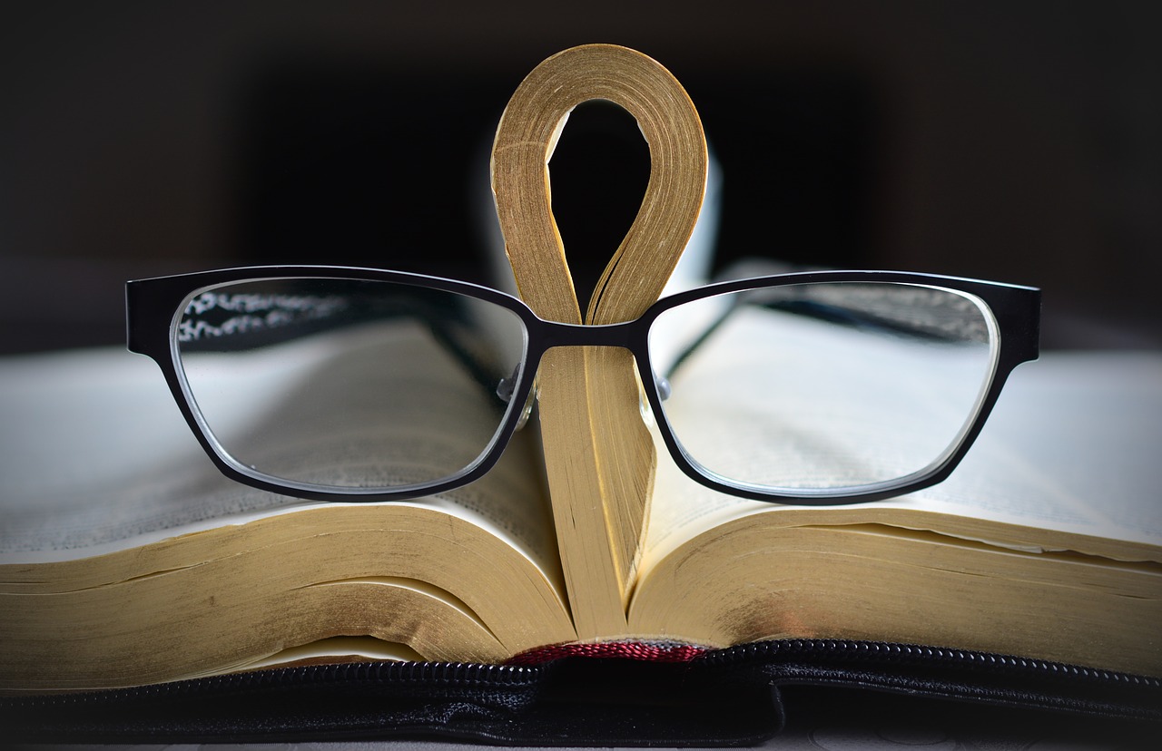 Image - glasses bible gilt edge book