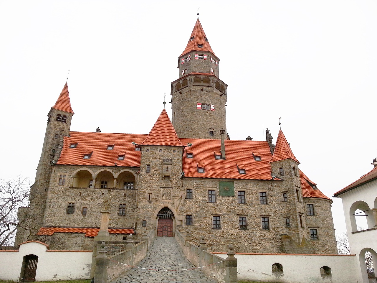 Image - castle bouzov outdoor view