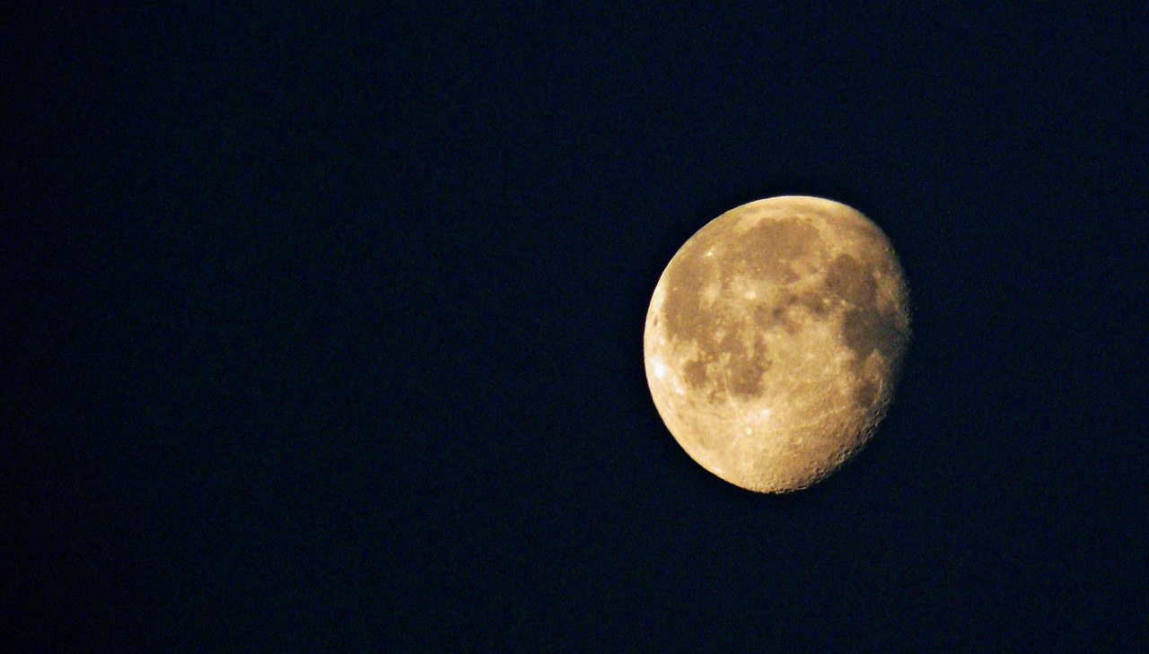 Image - moon decreasing moon luna