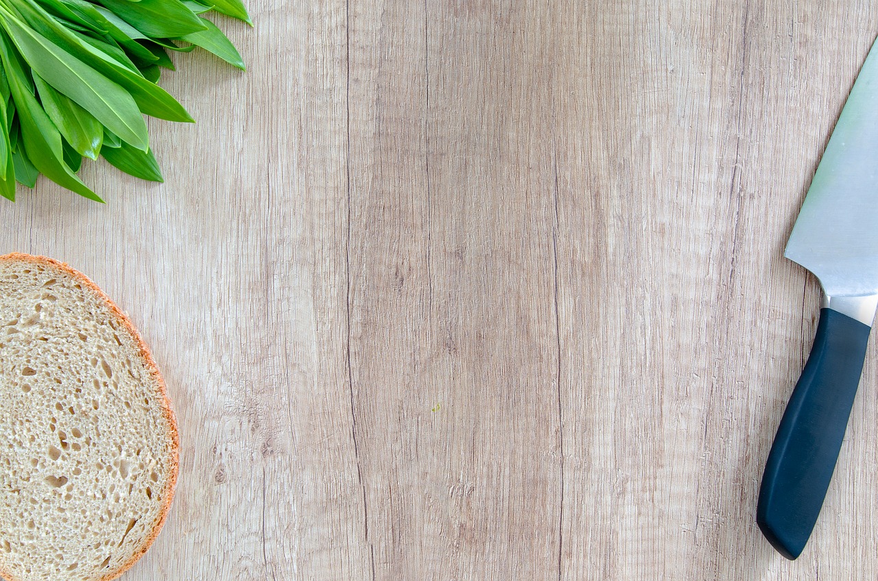 Image - bear s garlic bread knife board