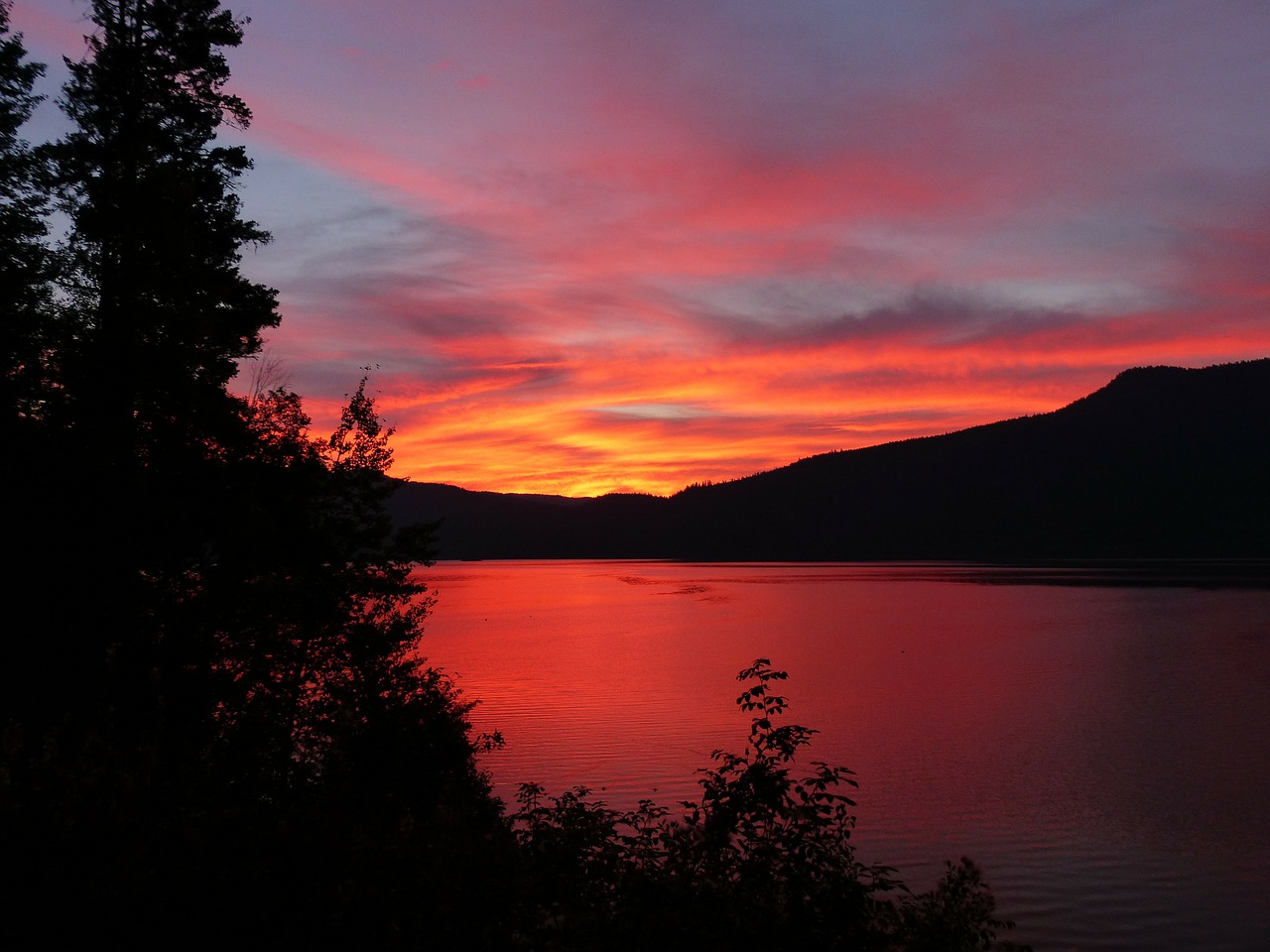 Image - glowing sun rise canim lake