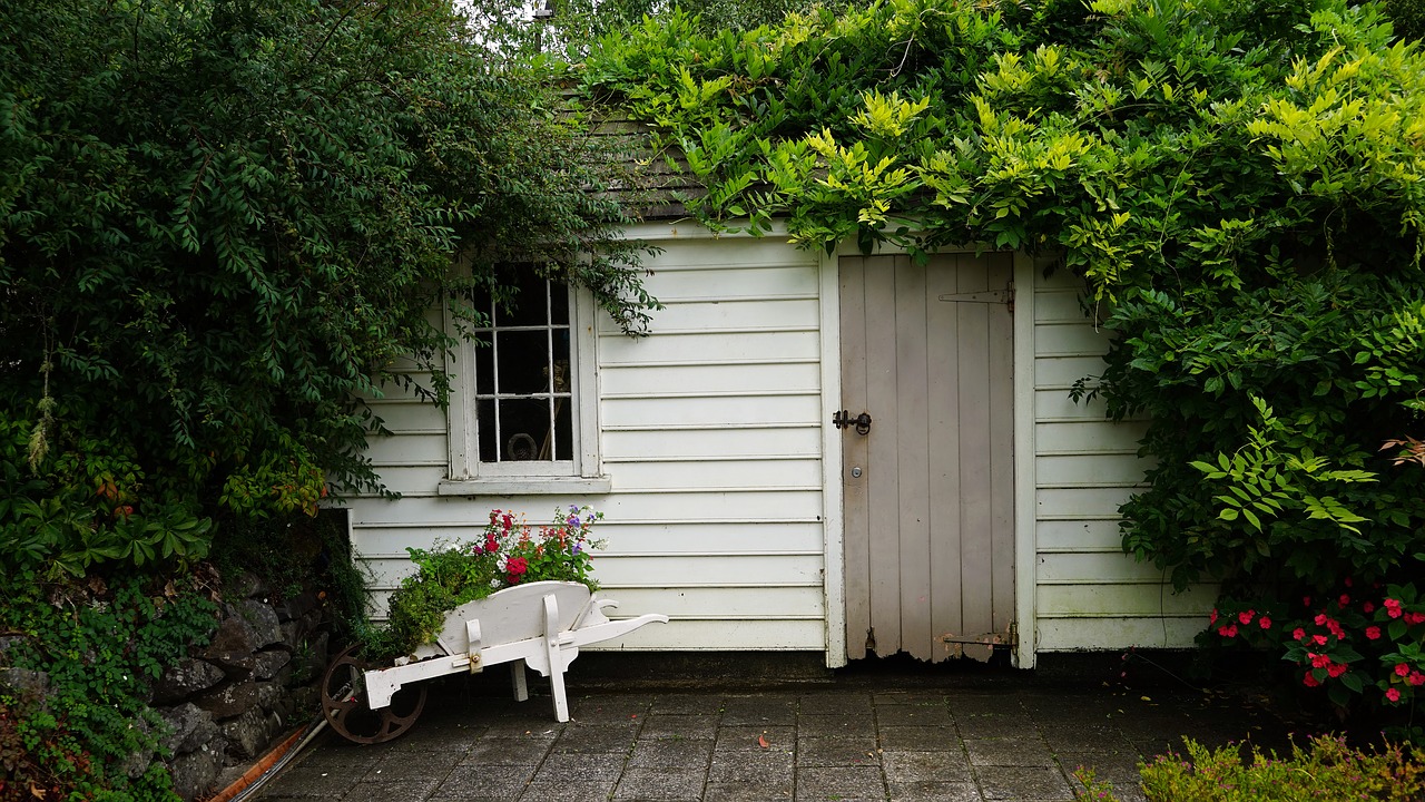 Image - hut green log cabin wheelbarrow