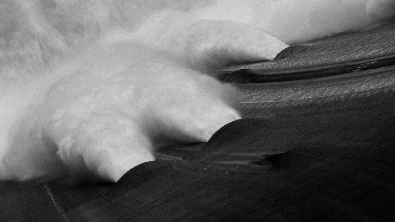 Image - dam water spray force spillway