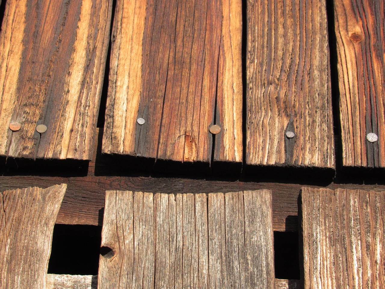 Image - scale old wood weathered barn