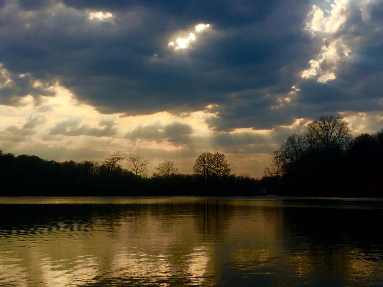 Image - lake clouds sunlight rays