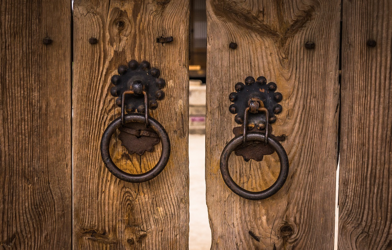 Image - knocker traditional gate
