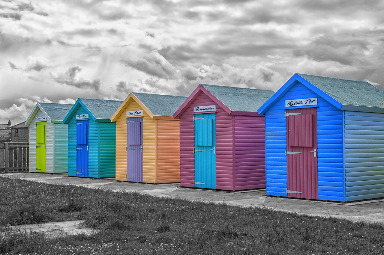 Image - beach huts holidays colorful