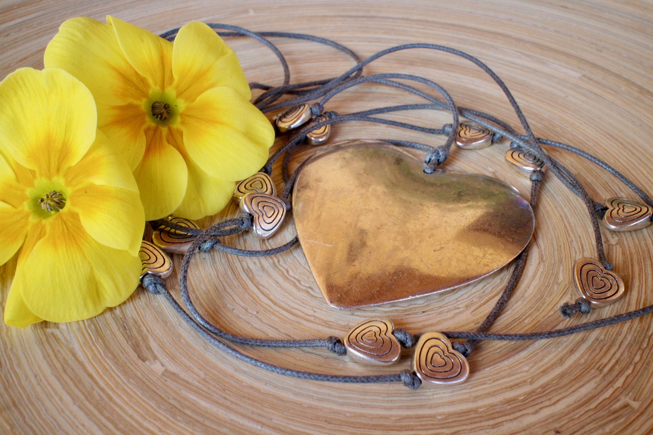 Image - spring hearts primroses necklace